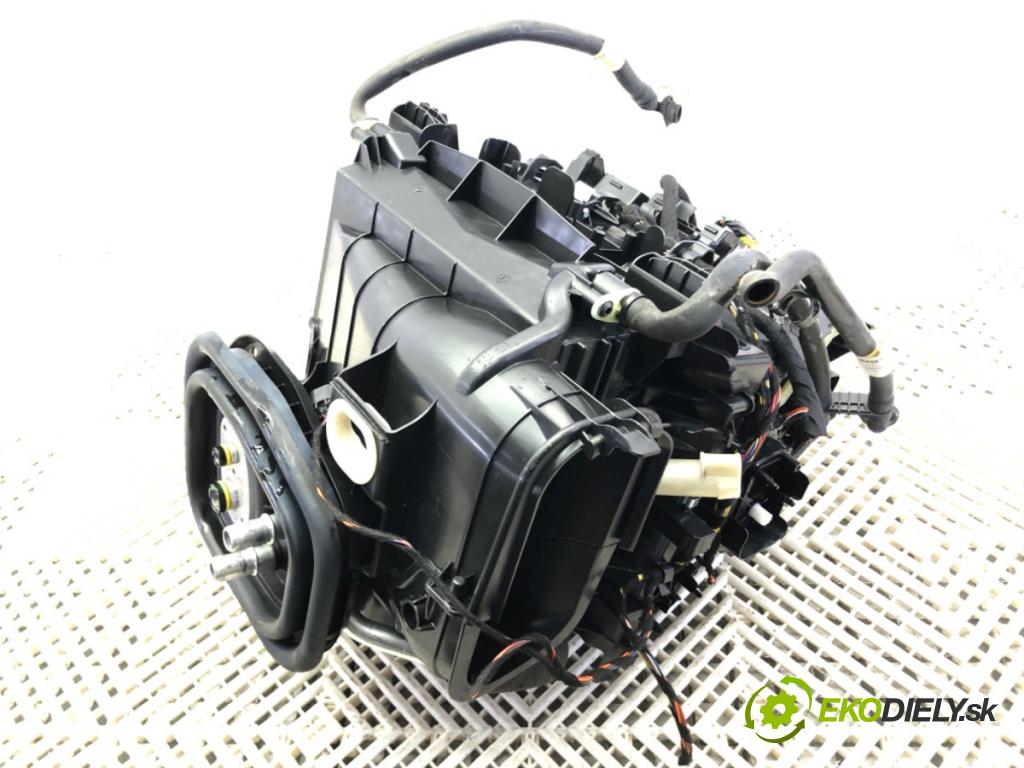 VOLVO XC60 II (246) 2017 - 2022    D4 AWD 140 kW [190 KM] olej napędowy 2017 - 2022  topné těleso radiátor topení 31497561 (Radiátory topení)