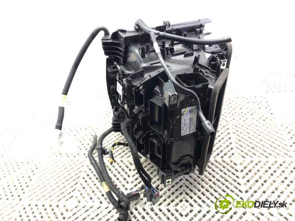 VOLVO XC60 II (246) 2017 - 2022    D4 AWD 140 kW [190 KM] olej napędowy 2017 - 2022  topné těleso radiátor topení 31497561 (Radiátory topení)