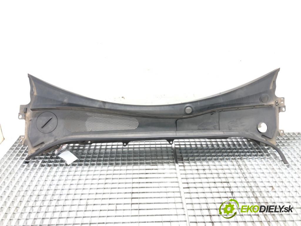 VOLVO XC60 II (246) 2017 - 2022    D4 AWD 140 kW [190 KM] olej napędowy 2017 - 2022  Torpédo, plast pod čelné okno  (Torpéda)