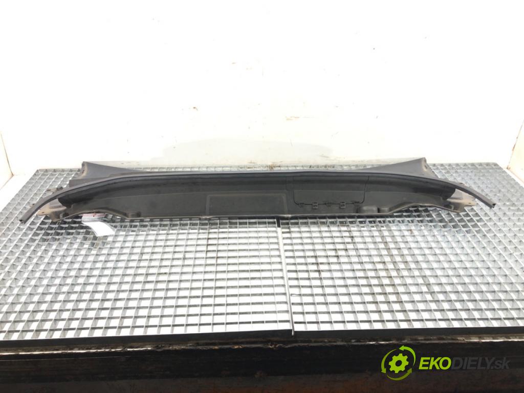 VOLVO XC60 II (246) 2017 - 2022    D4 AWD 140 kW [190 KM] olej napędowy 2017 - 2022  Torpédo, plast pod čelné okno  (Torpéda)