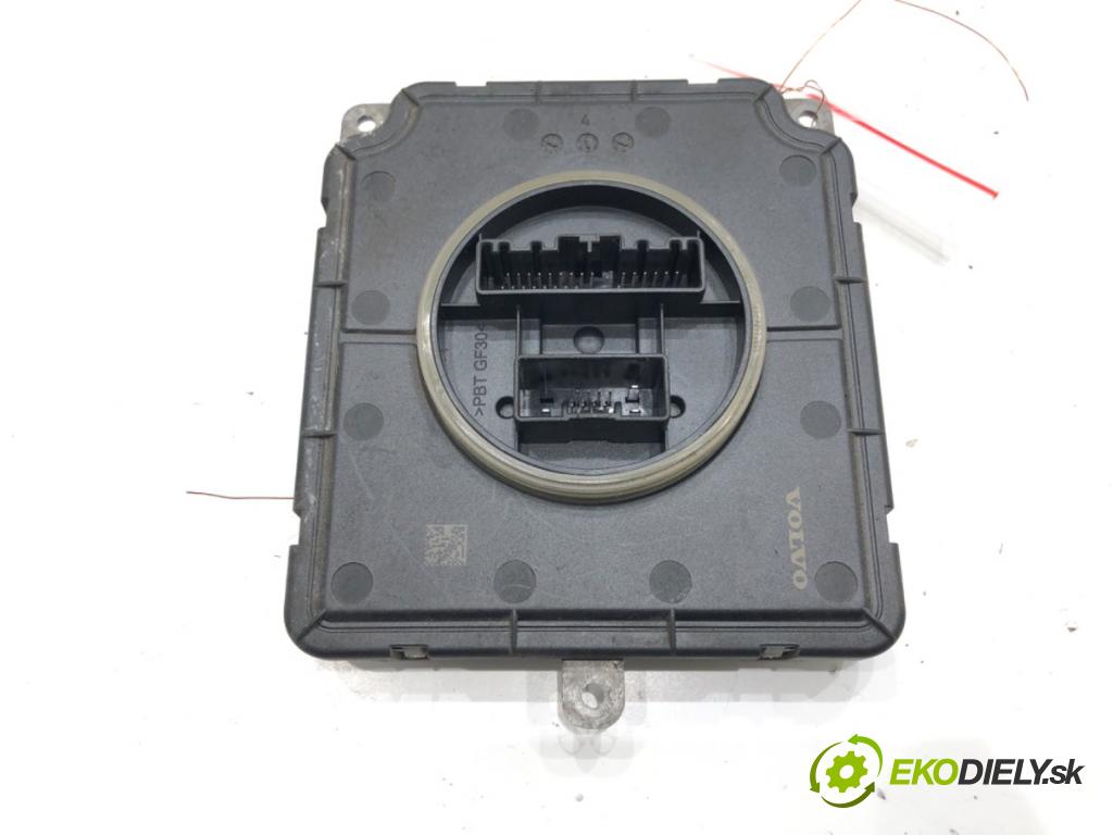 VOLVO XC60 II (246) 2017 - 2022    D4 AWD 140 kW [190 KM] olej napędowy 2017 - 2022  Menič XENON 31427787 (Riadiace jednotky xenónu)