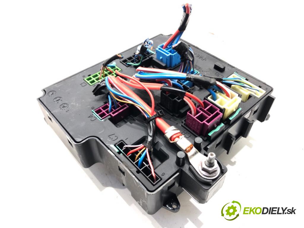 VOLVO XC60 II (246) 2017 - 2022    D4 AWD 140 kW [190 KM] olej napędowy 2017 - 2022  skříňka poistková 31473771 (Pojistkové skříňky)