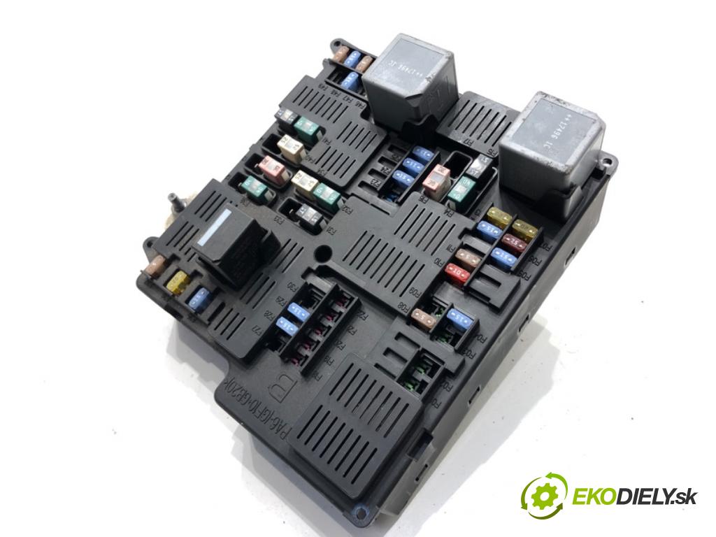 VOLVO XC60 II (246) 2017 - 2022    D4 AWD 140 kW [190 KM] olej napędowy 2017 - 2022  skříňka poistková 31473771 (Pojistkové skříňky)