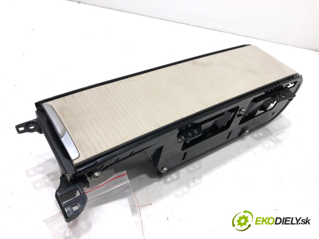 VOLVO XC60 II (246) 2017 - 2022    D4 AWD 140 kW [190 KM] olej napędowy 2017 - 2022  Držiak na nápoje 31469622 (Úchyty, držiaky na nápoje)