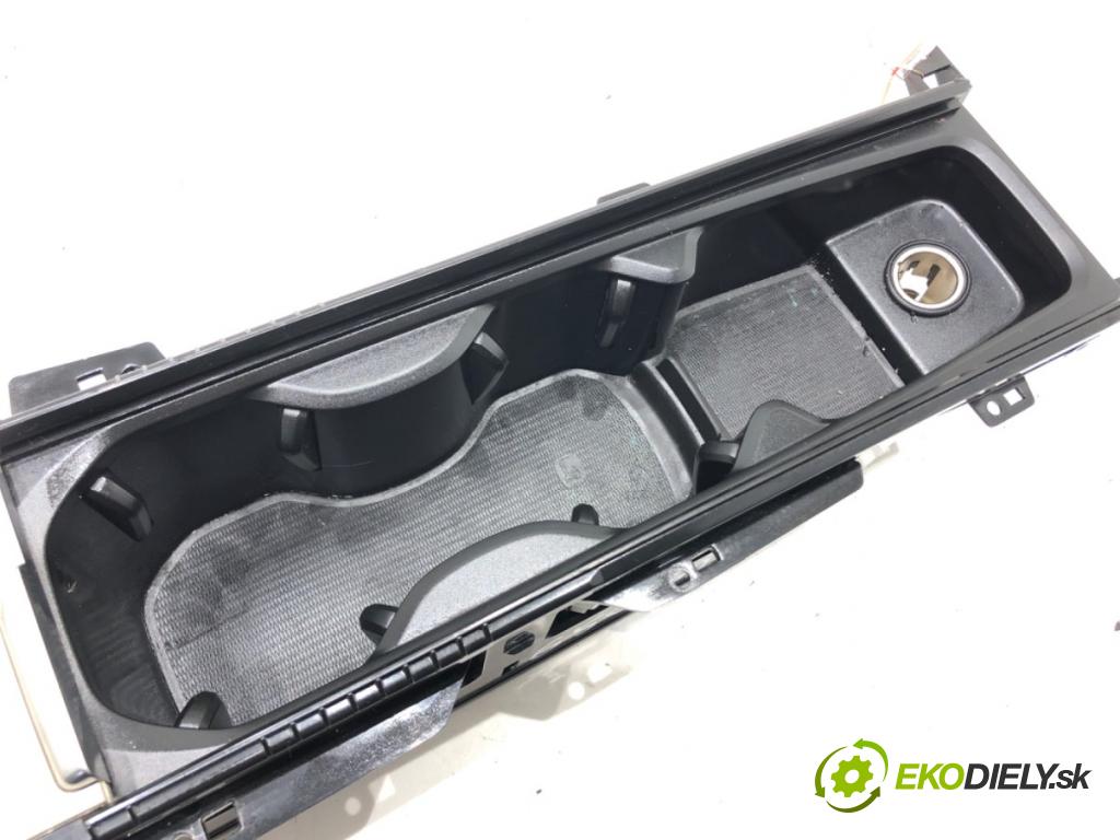 VOLVO XC60 II (246) 2017 - 2022    D4 AWD 140 kW [190 KM] olej napędowy 2017 - 2022  Držiak na nápoje 31469622 (Úchyty, držiaky na nápoje)