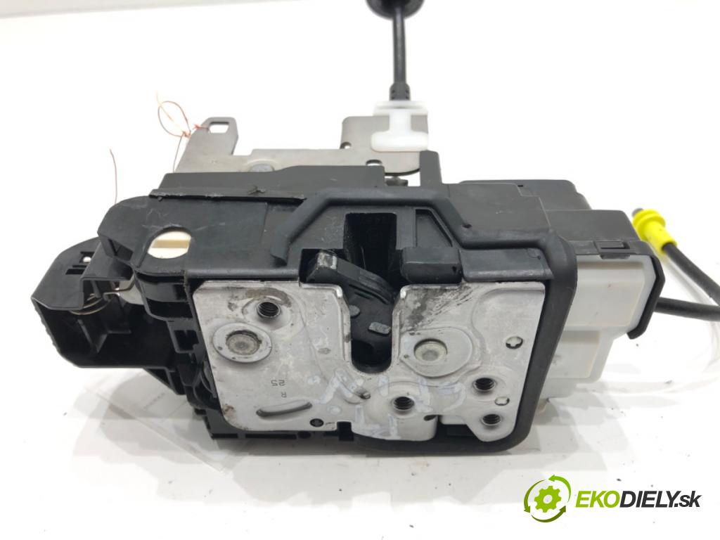 VOLVO XC60 II (246) 2017 - 2022    D4 AWD 140 kW [190 KM] olej napędowy 2017 - 2022  zámok dveře pravý zadní část 31462447
