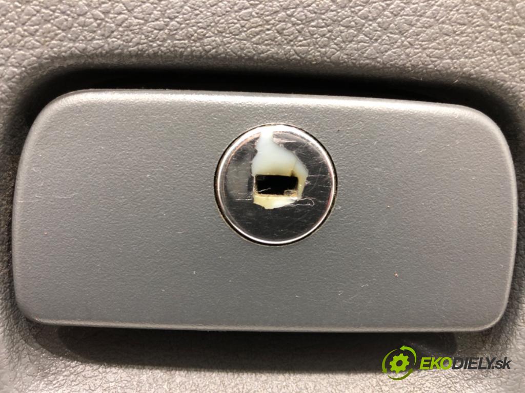 MERCEDES-BENZ VITO Autobus (W639) 2003 - 2022    109 CDI (639.701, 639.703) 70 kW [95 KM] olej napędowy 2006 - 2022  Priehradka, kastlík spolujazdca  (Priehradky, kastlíky)