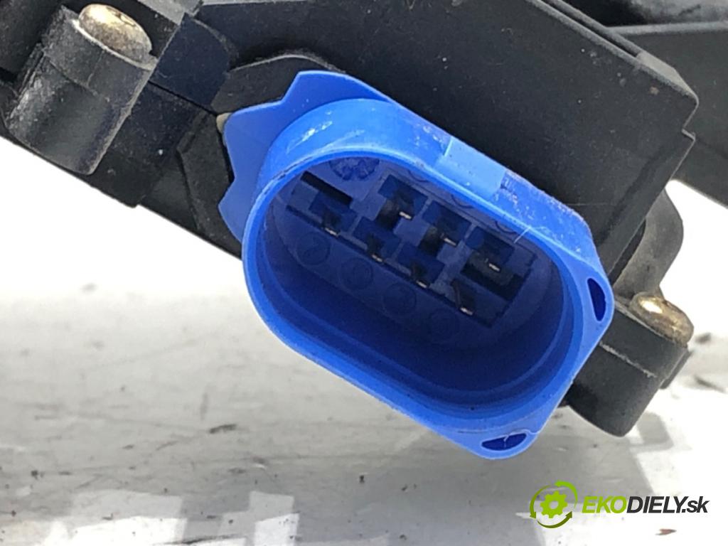 VW TOURAN (1T1, 1T2) 2003 - 2010    1.9 TDI 74 kW [100 KM] olej napędowy 2003 - 2004  zámok dveře levý zadní část 7L0839015