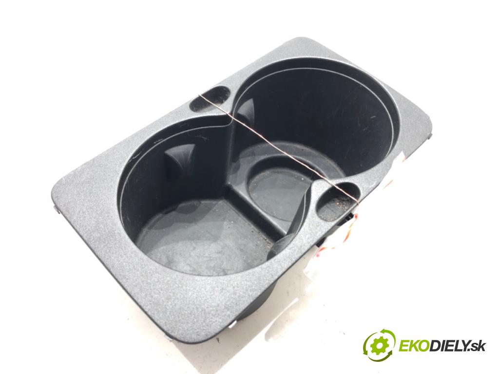 VW PASSAT B6 Variant (3C5) 2005 - 2011    1.9 TDI 77 kW [105 KM] olej napędowy 2005 - 2010  držák na nápoje 3C0862534 (Úchyty)