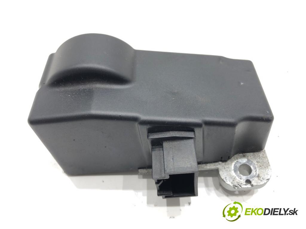 VW PASSAT B6 Variant (3C5) 2005 - 2011    1.9 TDI 77 kW [105 KM] olej napędowy 2005 - 2010  blokáda volantu 3C0905861G (Ostatné)