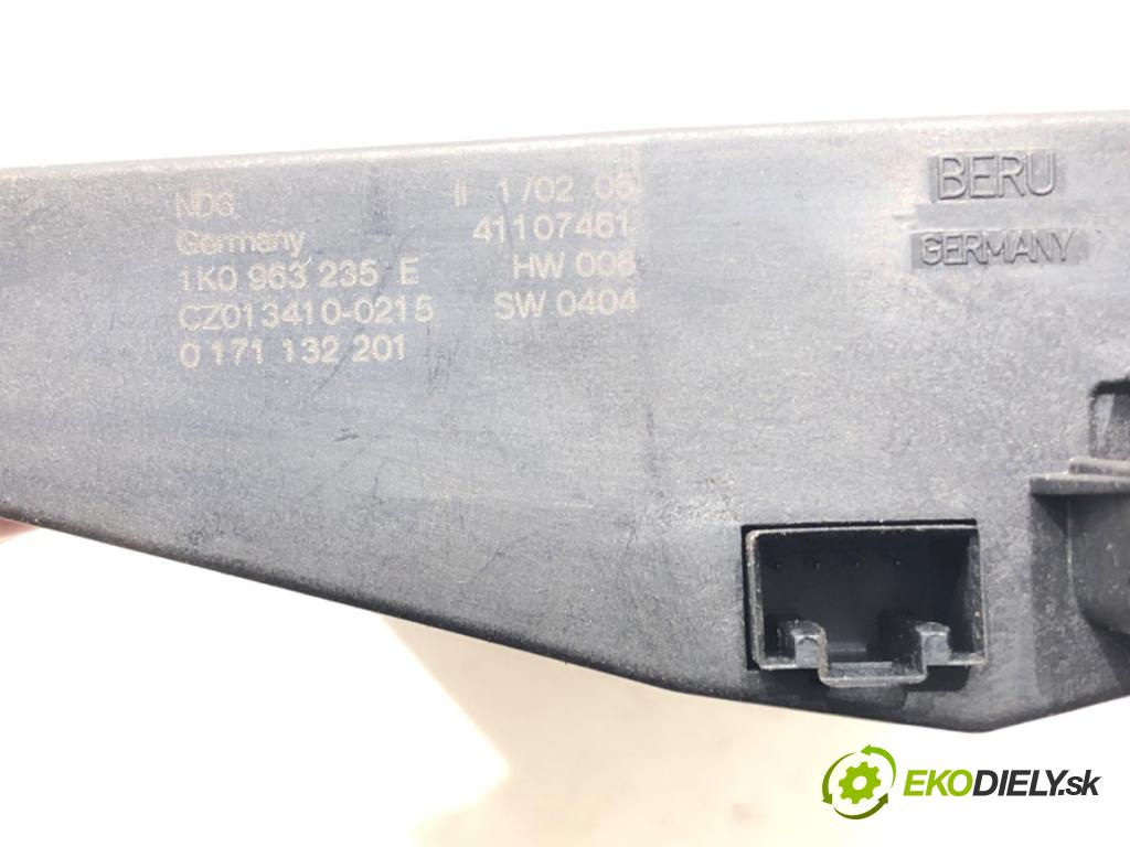 VW PASSAT B6 Variant (3C5) 2005 - 2011    1.9 TDI 77 kW [105 KM] olej napędowy 2005 - 2010  topné těleso radiátor topení elektrická 1K0963235E (Radiátory topení)