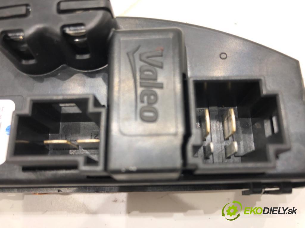 VW T-CROSS (C11) 2018 - 2022    1.0 TSi 85 kW [116 KM] benzyna 2018 - 2022  odpor rezistor topení vzduchu 5Q0907521C (Odpory topení)