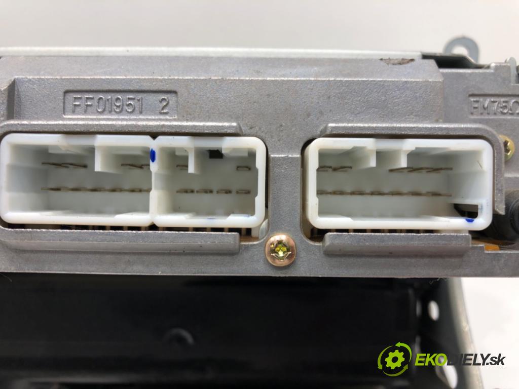 TOYOTA YARIS VERSO (_P2_) 1999 - 2005    1.3 (NCP20_, NCP22_) 62 kW [84 KM] benzyna 2002 - 2005  RADIO 86120-52260 (Audio zariadenia)