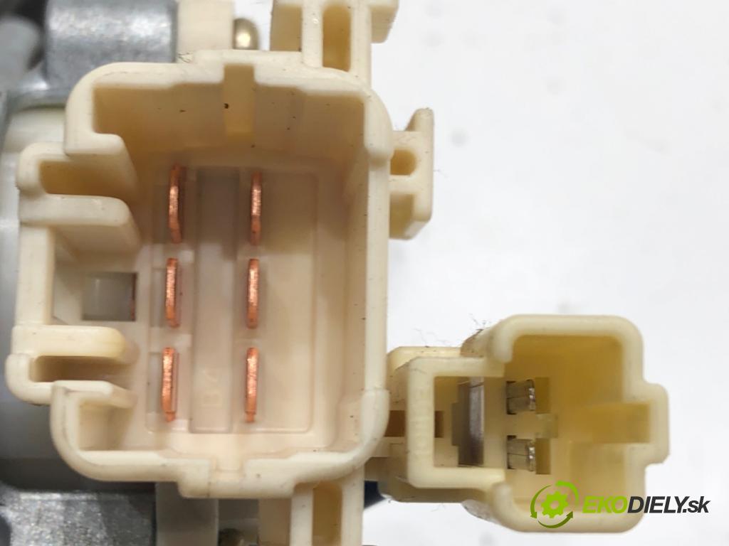 TOYOTA YARIS VERSO (_P2_) 1999 - 2005    1.3 (NCP20_, NCP22_) 62 kW [84 KM] benzyna 2002 - 2005  spinačka 89783-52020 (Spínacie skrinky a kľúče)