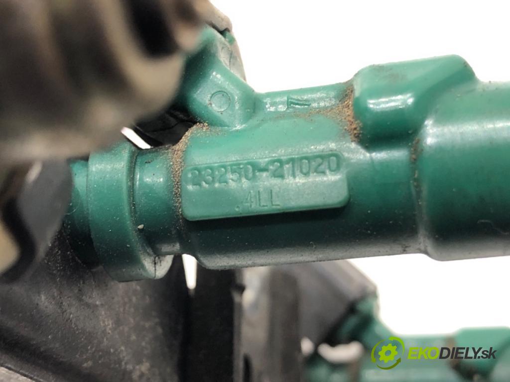 TOYOTA YARIS VERSO (_P2_) 1999 - 2005    1.3 (NCP20_, NCP22_) 62 kW [84 KM] benzyna 2002 - 2005  Lišta vstrekovacia 23250-21020 (Vstrekovacie lišty)