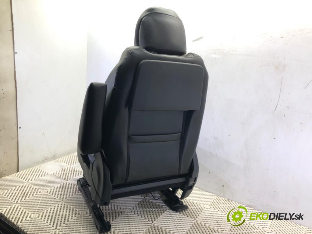 PEUGEOT 5008 (0U_, 0E_) 2009 - 2017    1.6 16V 115 kW [156 KM] benzyna 2009 - 2017  Sedadlo pravy predný