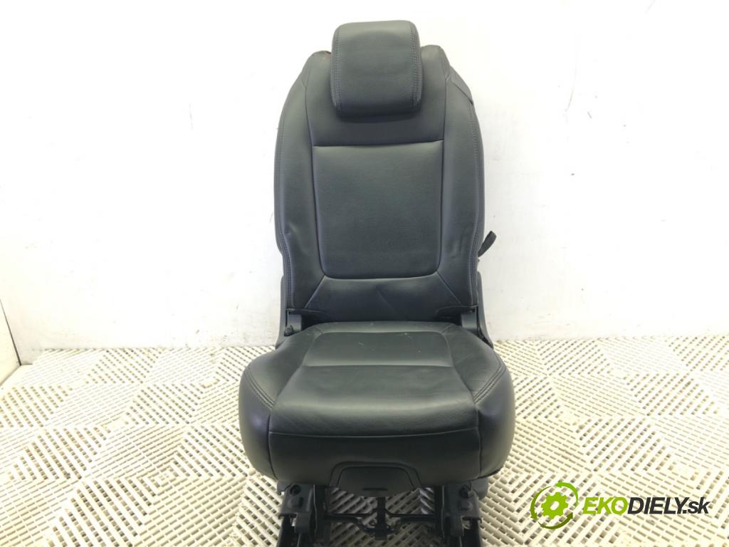 PEUGEOT 5008 (0U_, 0E_) 2009 - 2017    1.6 16V 115 kW [156 KM] benzyna 2009 - 2017  Sedadlo zad II rad 
