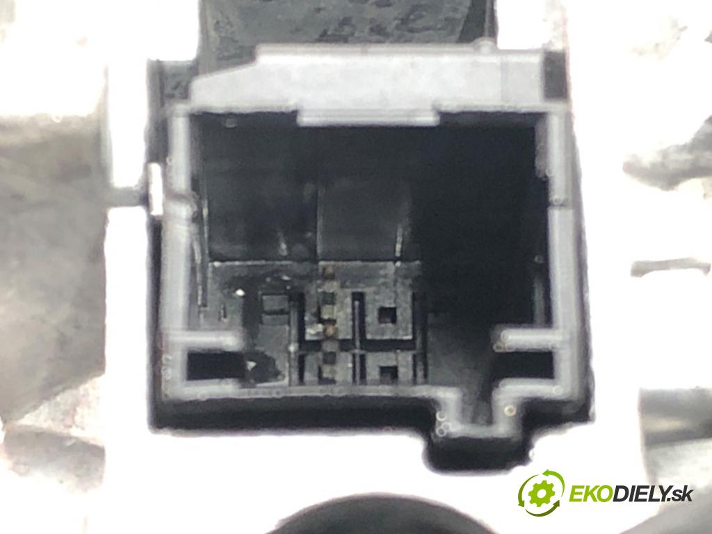 PEUGEOT 5008 (0U_, 0E_) 2009 - 2017    1.6 16V 115 kW [156 KM] benzyna 2009 - 2017  zpětné zrcátko vnitřní  (Světla vnitřní)