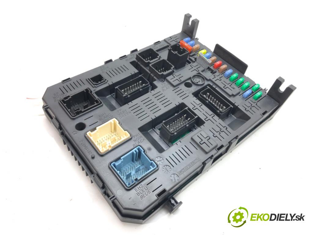 PEUGEOT 5008 (0U_, 0E_) 2009 - 2017    1.6 16V 115 kW [156 KM] benzyna 2009 - 2017  modul BSI 9666895680 (Pojistkové skříňky)