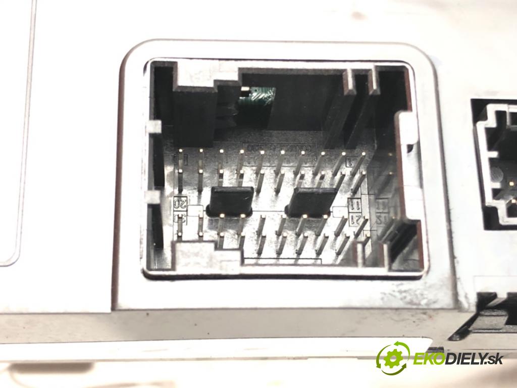 PEUGEOT 5008 (0U_, 0E_) 2009 - 2017    1.6 16V 115 kW [156 KM] benzyna 2009 - 2017  Panel ovládania kúrenia 96738323XT (Prepínače, spínače, tlačidlá a ovládače kúrenia)