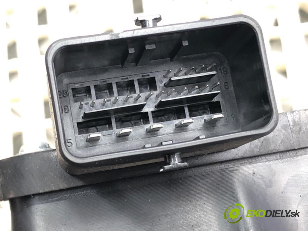 PEUGEOT 5008 (0U_, 0E_) 2009 - 2017    1.6 16V 115 kW [156 KM] benzyna 2009 - 2017  BRZDA: ručný elektrický 9673081580 (Ručné brzdy)