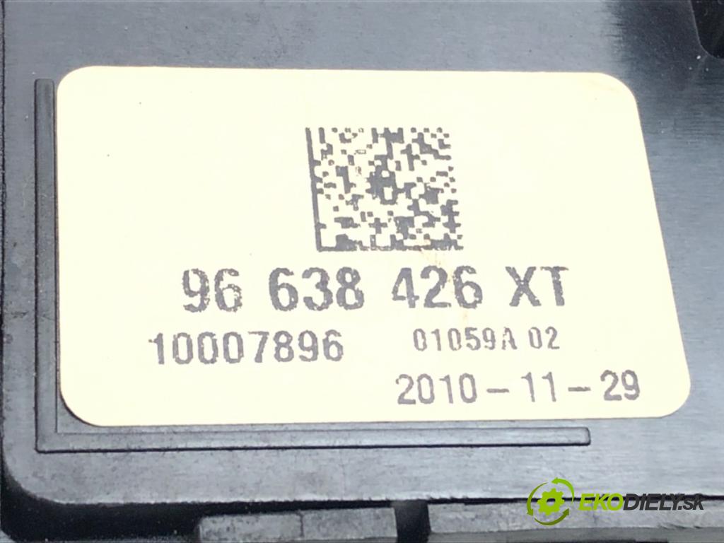 PEUGEOT 5008 (0U_, 0E_) 2009 - 2017    1.6 16V 115 kW [156 KM] benzyna 2009 - 2017  Spínač svetiel výstražných (núdzových) 96638426XT (Prepínače, spínače, tlačidlá a ovládače kúrenia)