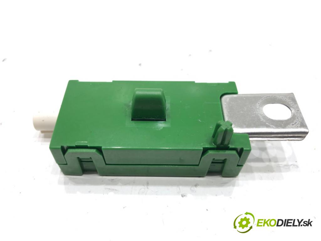 VOLVO XC60 II (246) 2017 - 2022    D4 AWD 140 kW [190 KM] olej napędowy 2017 - 2022  Zosilňovač Antenní: 31483915 (Zosilňovače)