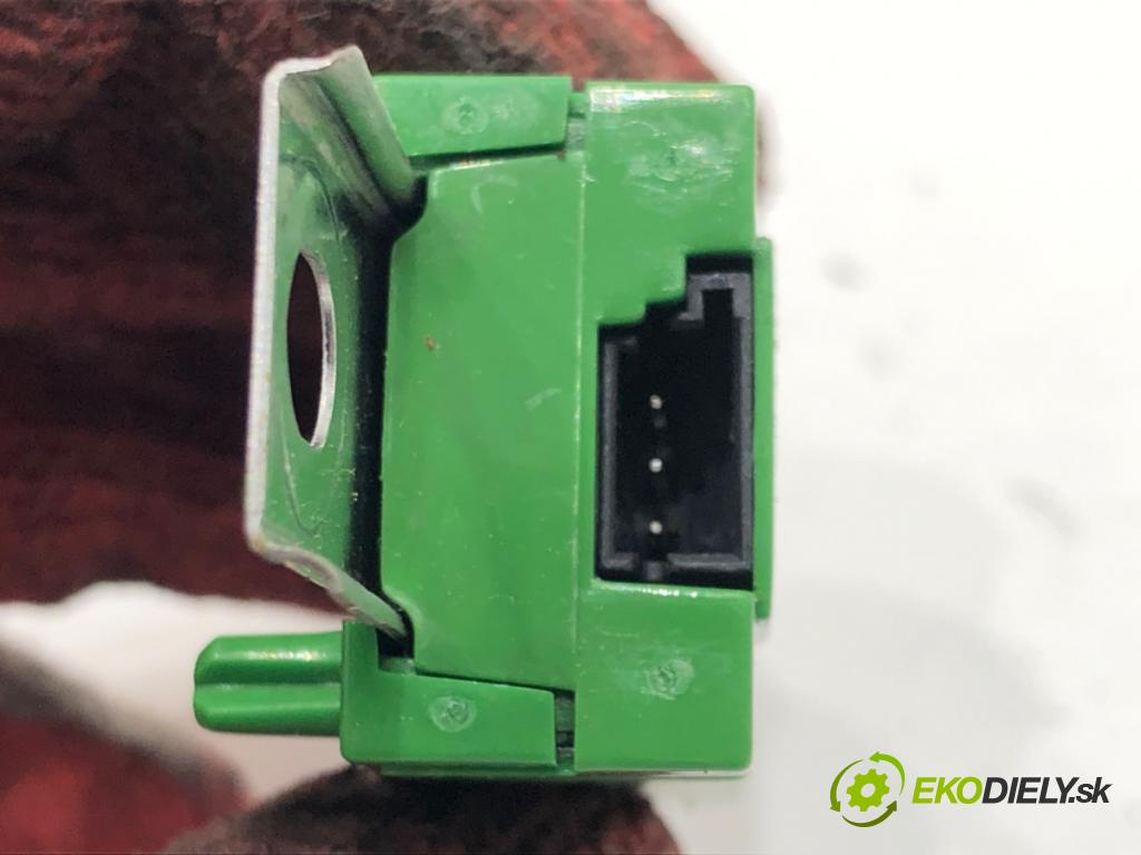 VOLVO XC60 II (246) 2017 - 2022    D4 AWD 140 kW [190 KM] olej napędowy 2017 - 2022  Zosilňovač Antenní: 31483915 (Zosilňovače)