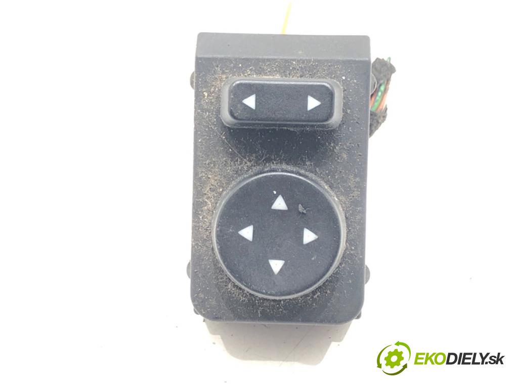 FIAT GRANDE PUNTO (199_) 2005 - 2022    1.3 D Multijet (199.AXD11, 199.AXD1A, 199.AXD1B,... 66 kW [90 KM] olej napędowy 2005 - 2010  Prepínač nastavenia spätných zrkadiel  (Prepínače, spínače, tlačidlá a ovládače kúrenia)