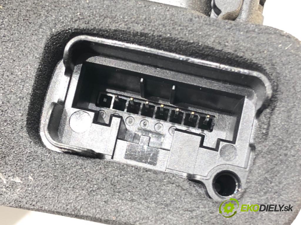 VW GOLF VII (5G1, BQ1, BE1, BE2) 2012 - 2022    1.6 TDI 85 kW [115 KM] olej napędowy 2016 - 2022  zámok dveře levý zadní část 5TA839015K