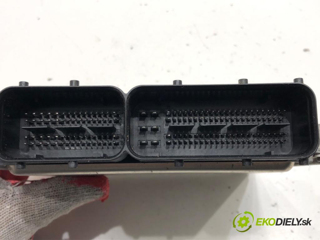 VW GOLF VII (5G1, BQ1, BE1, BE2) 2012 - 2022    1.6 TDI 85 kW [115 KM] olej napędowy 2016 - 2022  riadiaca jednotka Motor 04L907445G (Riadiace jednotky)