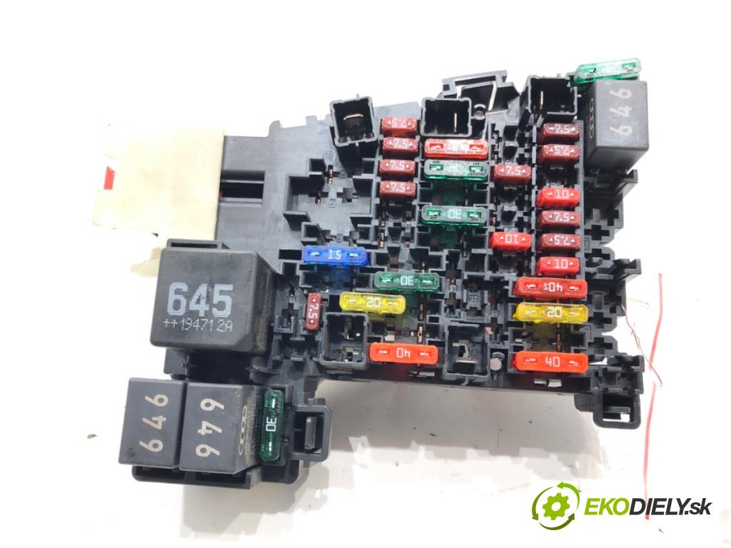 VW GOLF VII (5G1, BQ1, BE1, BE2) 2012 - 2022    1.6 TDI 85 kW [115 KM] olej napędowy 2016 - 2022  skříňka poistková  (Pojistkové skříňky)