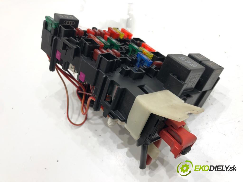 VW GOLF VII (5G1, BQ1, BE1, BE2) 2012 - 2022    1.6 TDI 85 kW [115 KM] olej napędowy 2016 - 2022  skříňka poistková  (Pojistkové skříňky)