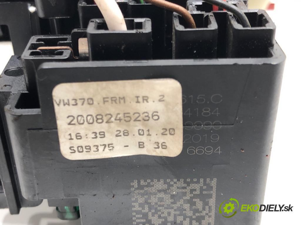 VW GOLF VII (5G1, BQ1, BE1, BE2) 2012 - 2022    1.6 TDI 85 kW [115 KM] olej napędowy 2016 - 2022  skříňka poistková  (Pojistkové skříňky)