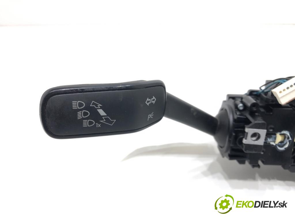 VW GOLF VII (5G1, BQ1, BE1, BE2) 2012 - 2022    1.6 TDI 85 kW [115 KM] olej napędowy 2016 - 2022  Prepínač kombinovaný 5Q1953507A (Prepínače, spínače, tlačidlá a ovládače kúrenia)
