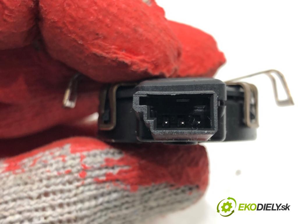 VW GOLF VII (5G1, BQ1, BE1, BE2) 2012 - 2022    1.6 TDI 85 kW [115 KM] olej napędowy 2016 - 2022  Snímač dažďa 5Q0955559C (Snímače dažďa)