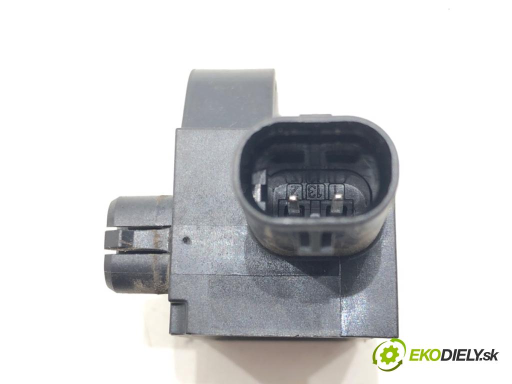 VW GOLF VII (5G1, BQ1, BE1, BE2) 2012 - 2022    1.6 TDI 85 kW [115 KM] olej napędowy 2016 - 2022  Snímač nárazu 5Q0959651B (Snímače nárazu)