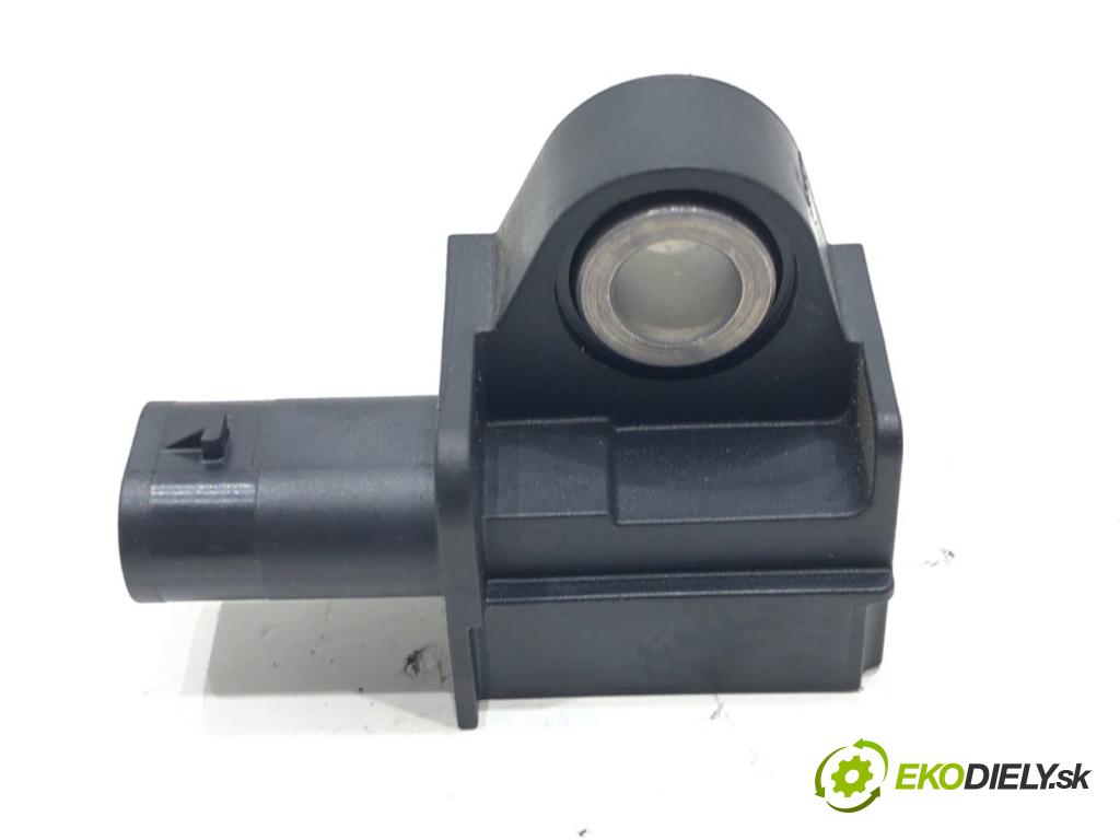 VW GOLF VII (5G1, BQ1, BE1, BE2) 2012 - 2022    1.6 TDI 85 kW [115 KM] olej napędowy 2016 - 2022  Snímač nárazu 5Q0959651B (Snímače nárazu)