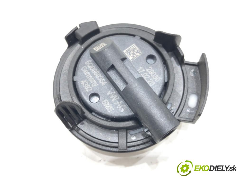 VW GOLF VII (5G1, BQ1, BE1, BE2) 2012 - 2022    1.6 TDI 85 kW [115 KM] olej napędowy 2016 - 2022  Snímač nárazu 5Q0959354 (Snímače nárazu)