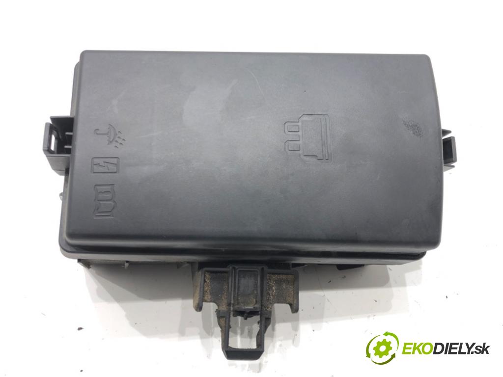 VW GOLF VII (5G1, BQ1, BE1, BE2) 2012 - 2022    1.6 TDI 85 kW [115 KM] olej napędowy 2016 - 2022  skříňka poistková 5Q0937125G (Pojistkové skříňky)