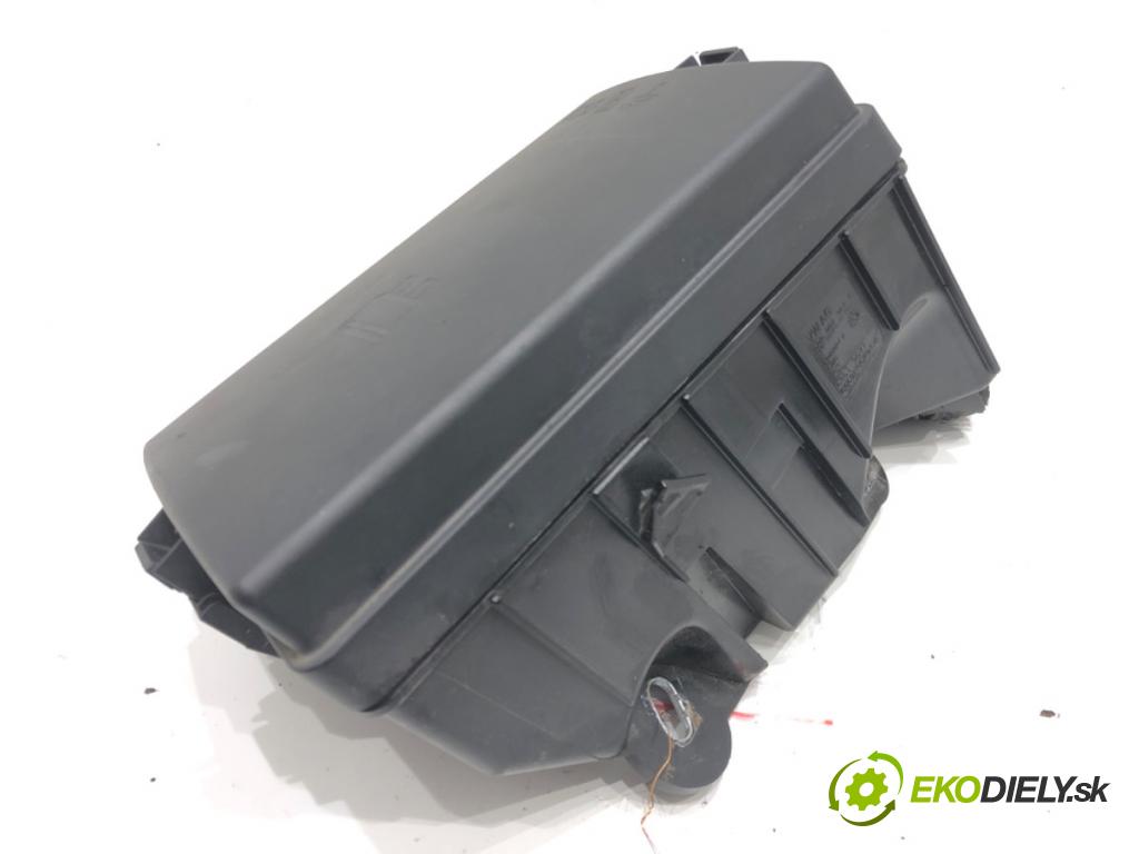VW GOLF VII (5G1, BQ1, BE1, BE2) 2012 - 2022    1.6 TDI 85 kW [115 KM] olej napędowy 2016 - 2022  skříňka poistková 5Q0937125G (Pojistkové skříňky)