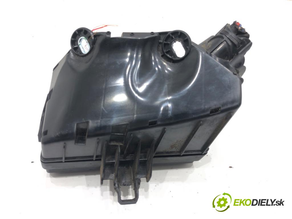 VW GOLF VII (5G1, BQ1, BE1, BE2) 2012 - 2022    1.6 TDI 85 kW [115 KM] olej napędowy 2016 - 2022  skříňka poistková 5Q0937125G (Pojistkové skříňky)