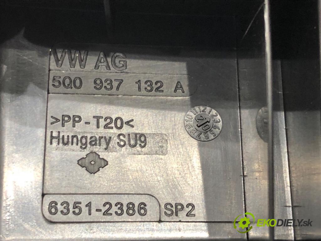 VW GOLF VII (5G1, BQ1, BE1, BE2) 2012 - 2022    1.6 TDI 85 kW [115 KM] olej napędowy 2016 - 2022  skříňka poistková 5Q0937125G (Pojistkové skříňky)