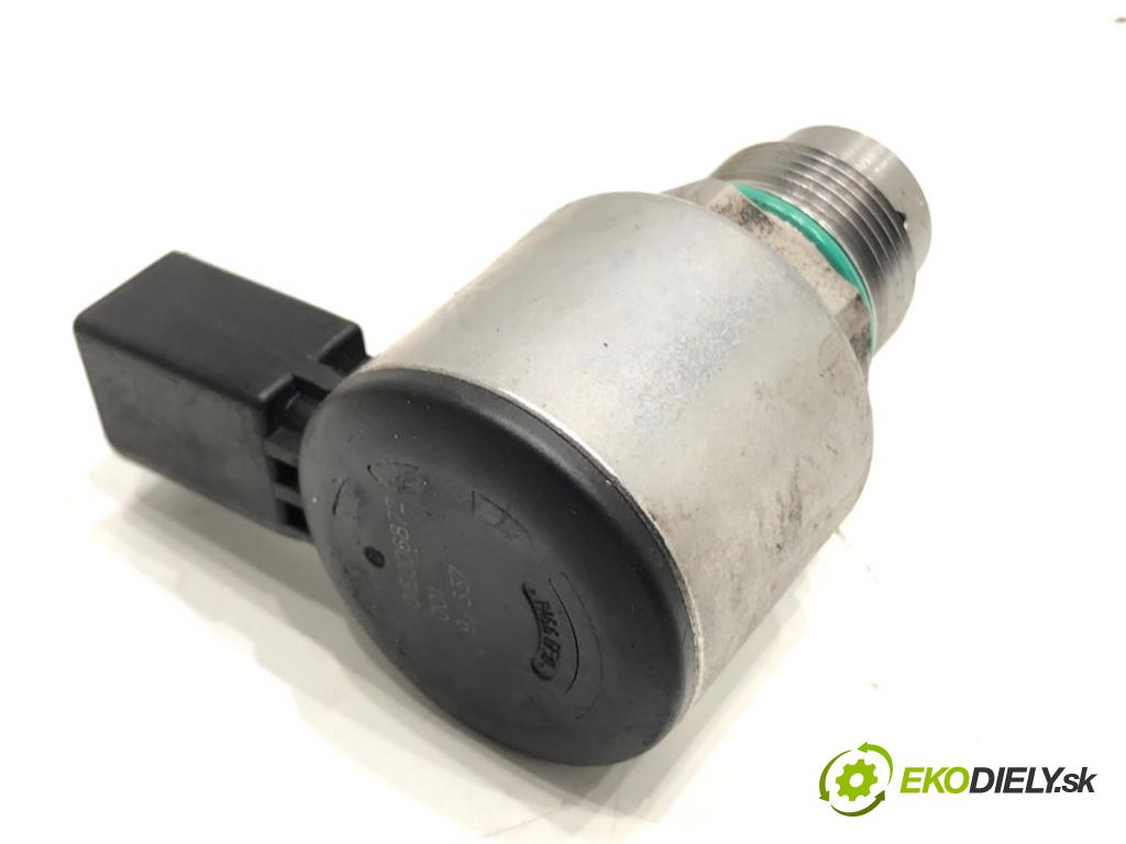 VW GOLF VII (5G1, BQ1, BE1, BE2) 2012 - 2022    1.6 TDI 85 kW [115 KM] olej napędowy 2016 - 2022  Regulátor tlaku paliva 04L130764B (Ostatné)