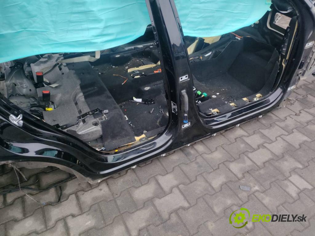 VOLVO XC60 II (246) 2017 - 2022    D4 AWD 140 kW [190 KM] olej napędowy 2017 - 2022  KAROSERIA ČTVRŤÁK blatník zadní část levý pravý POŠTY: prahy střecha