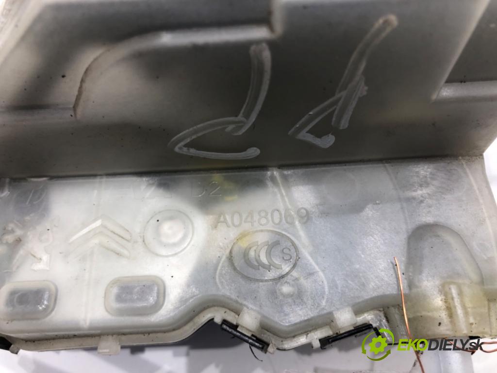 CITROEN C4 CACTUS 2014 - 2022    1.2 THP 110 81 kW [110 KM] benzyna 2014 - 2022  zámok dveře pravý přední část 190384