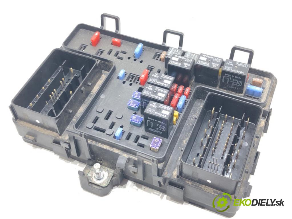 FORD MONDEO V sedan (CD) 2012 - 2022    2.0 Hybrid 103 kW [140 KM] Hybryda silnik benzynowy / elektryczny 2014 - 2022  skříňka poistková  (Pojistkové skříňky)