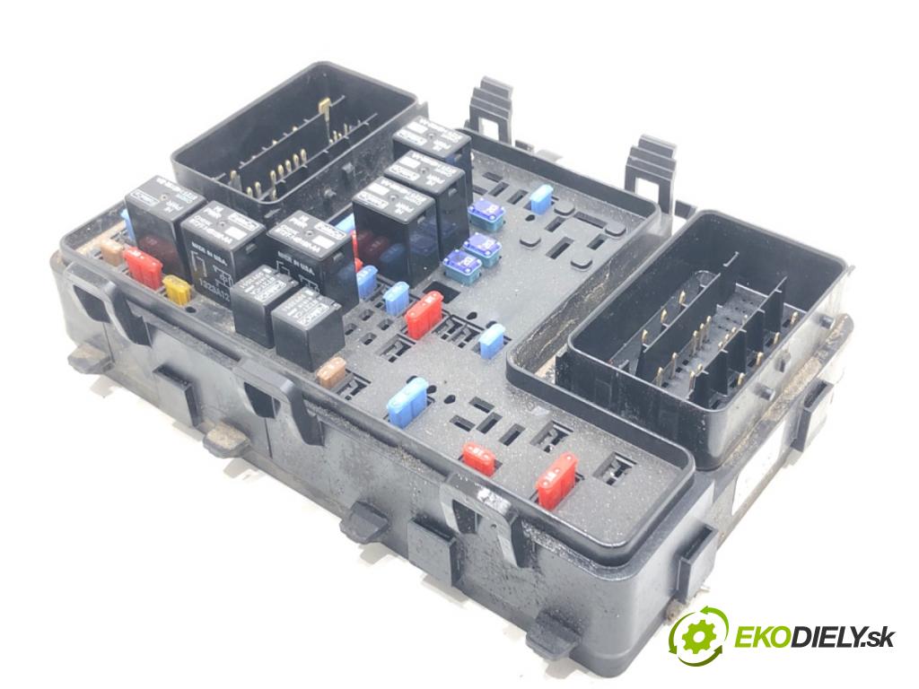 FORD MONDEO V sedan (CD) 2012 - 2022    2.0 Hybrid 103 kW [140 KM] Hybryda silnik benzynowy / elektryczny 2014 - 2022  skříňka poistková  (Pojistkové skříňky)