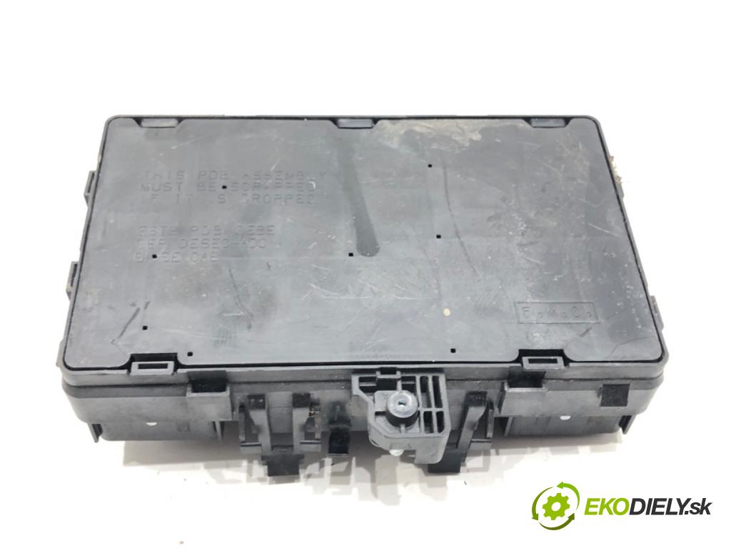 FORD MONDEO V sedan (CD) 2012 - 2022    2.0 Hybrid 103 kW [140 KM] Hybryda silnik benzynowy / elektryczny 2014 - 2022  skříňka poistková  (Pojistkové skříňky)