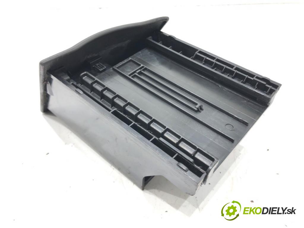 MERCEDES-BENZ VITO Autobus (W639) 2003 - 2022    111 CDI (639.701, 639.703, 639.705) 80 kW [109 KM] olej napędowy 2003 - 2022  Držiak na nápoje  (Úchyty, držiaky na nápoje)